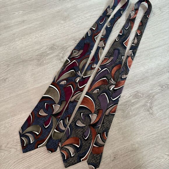 Chez Roffe New York Set of 2 100% Silk Abstract Print Navy & Red Neck Ties - Picture 2 of 8